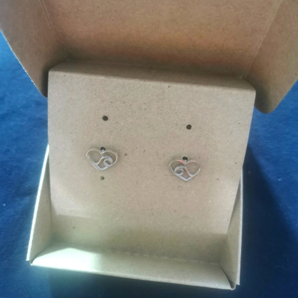 Brand new heart with wave earrings for pieces ears - Picture 1 of 2